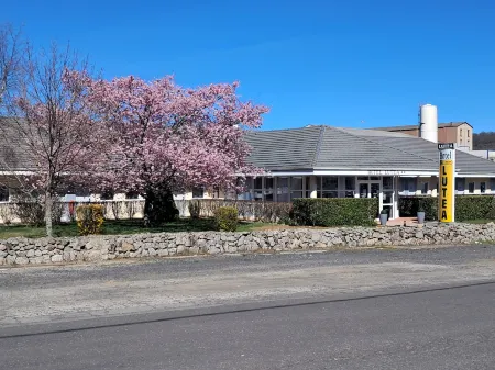 The Originals Access, Hôtel le Lutéa Отели в г. Бор-Лез-Орг