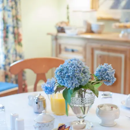 Carriage House Inn