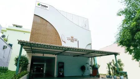 Treebo Kingsbury Fiesta Vellore Отели рядом с достопримечательностью «Технологический институт Веллуру»