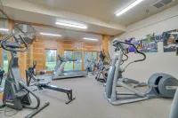 Family-Friendly Cabin: Pool Access, Bikes & Games - Phòng Gym