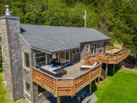 Byrdies Beach House @ Crook Point Hotels in Gold Beach