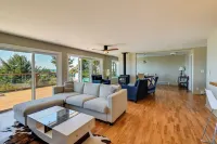 Moclips Home w/ Hot Tub & Stunning Beach Views! Hotels in Moclips