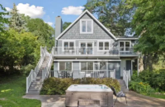 Lakefront Getaway: Sauna, Hot Tub, Firepit & More! 3 Bedroom Home by RedAwning