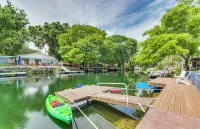 Waterfront Weeki Wachee Home w/ Fire Pit! -  Privatzimmer