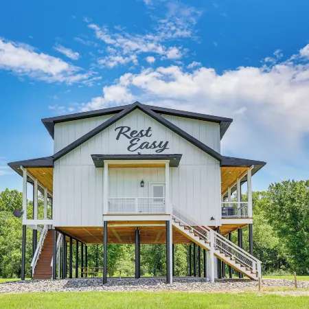 Riverfront Murfreesboro Cabin w/ Fire Pit
