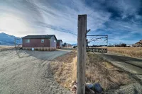 Romantic Gem w/ Mtn Views! Day Trip to Yellowstone - 3-Star