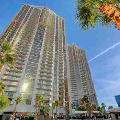 STRIP VIEW Premier King MGM Signature Hotel Exterior
