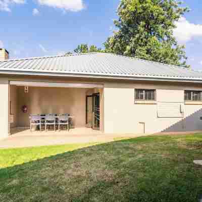 Atkv Buffelspoort Hotel Exterior