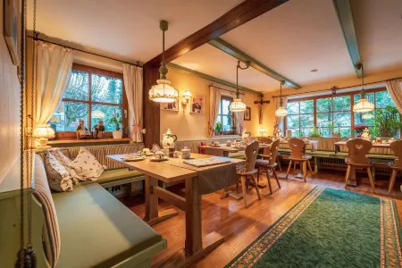 Hotel Garni Landhaus Traunbachhäusl Отели в г. Траунштайн