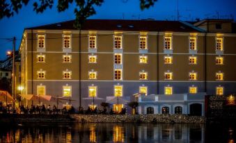 Hydrama Grand Hotel