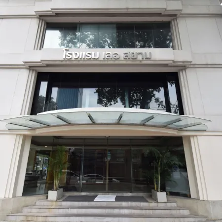 Le Siam Hotel Silom Bangkok by Pcl Отели рядом с достопримечательностью «Христианская школа Св.Иосифа»
