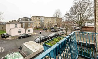 Spacious 3BR Flat with Balcony Near Tottenham Hale
