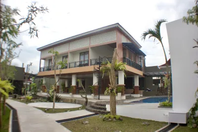 ABRIKI VILLAGE Hotel dekat Sanera Park & Sport Center