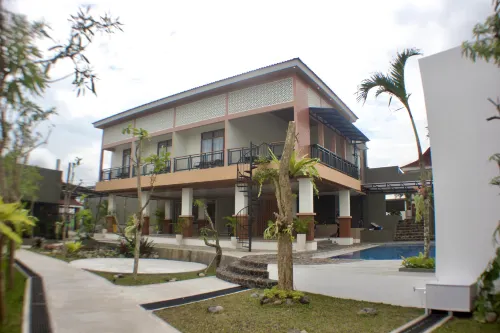 ABRIKI VILLAGE Hotels in Mojotengah