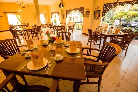 Resort Prima Cipayung Отели рядом с достопримечательностью «Puncak Langit camping ground»