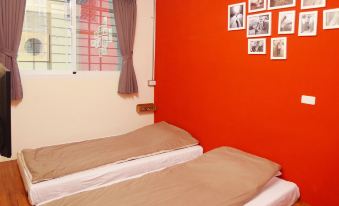 Knock Knock Hostel