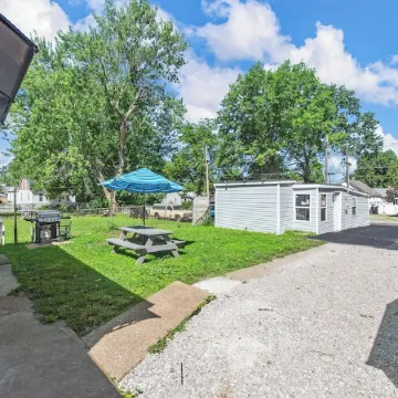 Charming 1-bedroom  Hideout in  Belleville with WiFi, AC