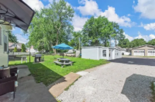 Charming 1-bedroom  Hideout in  Belleville with WiFi, AC