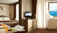 Hotel Alaska Cortina