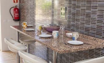 C02 - Luxury 3 Bed with Pool View