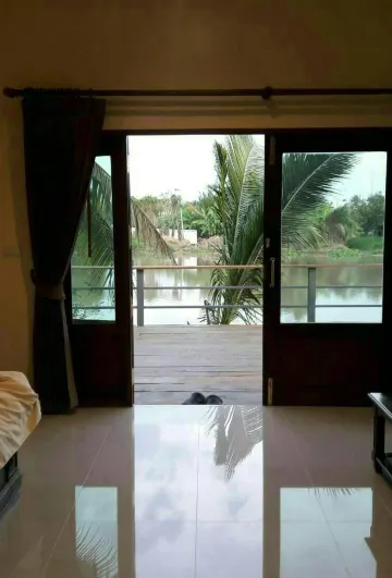 ริมแม่น้ำห้อง