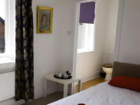 Royal Oak Hotels in Malborough