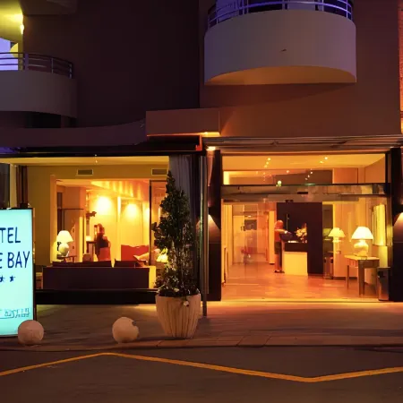 Mll Blue Bay Отели рядом с достопримечательностью «Дворец Маривент»