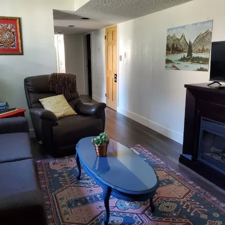 Cozy 2 bedroom suite