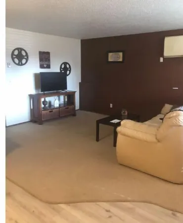 Hchideaway-Quiet, Cottagelike!  Pet Friendly!  Queen Bed!