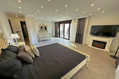 6-room Villa with Private Pool and Garden