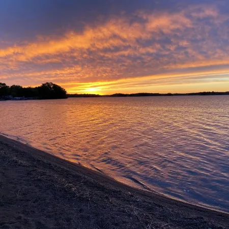 Charming 3-bedroom cabin right on the sandy shore of beautiful Star Lake.