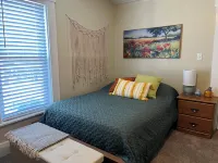 The Colorful Cottage- Historic Gem Near Downtown