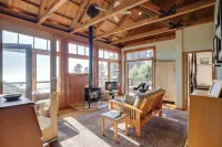 Romantic Ridgetop Escape w/ Hot Tub Near Mendocino Hotels near Caspar Beach