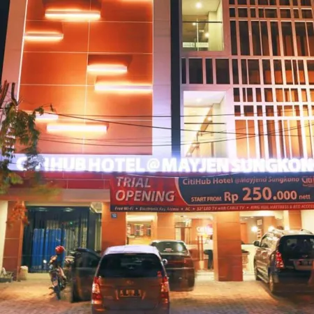 Life Hotel Mayjend Sungkono