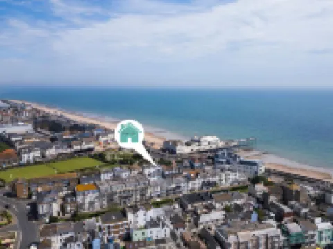 Two bed Apartment With Sea Views in Bognor Regis Hotels in Bognor Regis