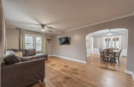 Charming 3-bedroom house with WiFi, AC in amazing Rockford