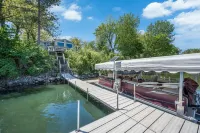 Beautiful Sunrise Views of Hall Lake! Hotels in Fairmont