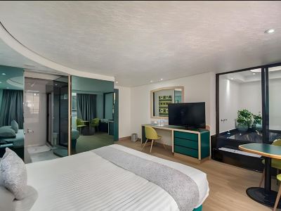 Hotel Embassy