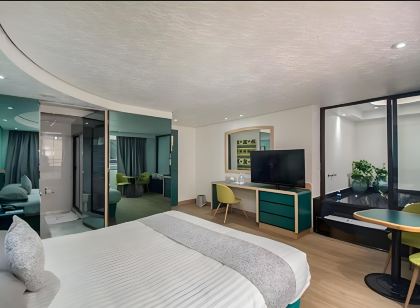 Hotel Embassy