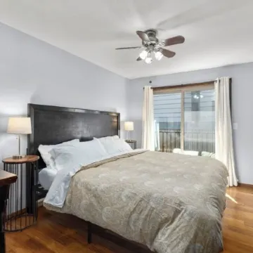 Downtown family friendly cozy condo- Walk to restaurants