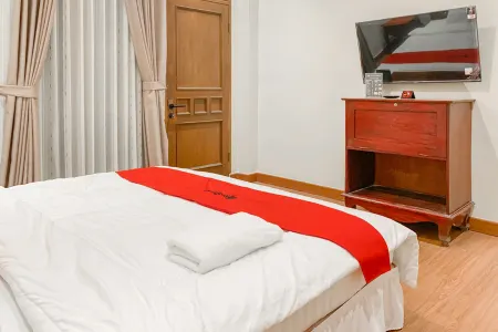 RedDoorz Near Rsud R. Syamsudin Sukabumi Отели в г. Sukalarang