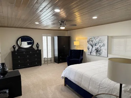 The Grand Oasis!! Entire Home w/ Resort-Style Pool, Hot Tub & Garden Vibes