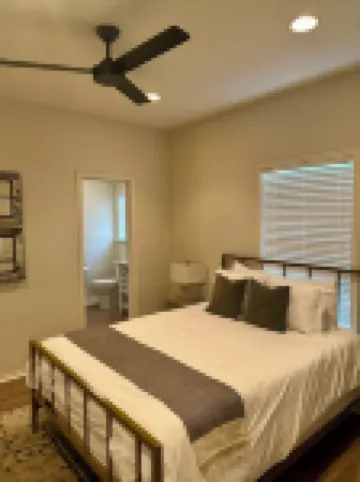 Lake House Gem: Cozy Waterfront Escape