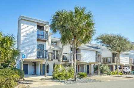 300 Ocean Mile B1, 3 bed 3 bath, Pet Friendly, community pool., SGI State Park..
