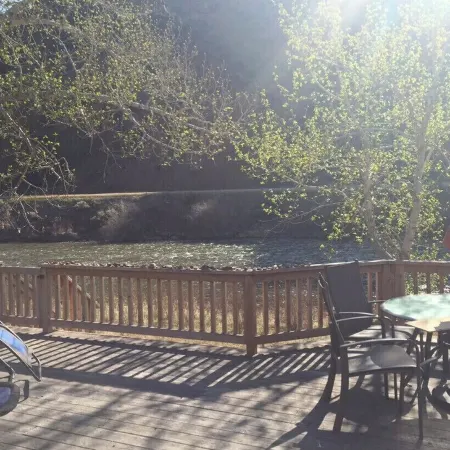 Comfy, charming cabin on the Salmon River a few miles from Gold Bug Hot Springs
