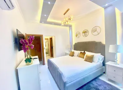 Lujoso Apartamento 5 Star ROOFTOP POOL & GYM 1BE -1 1/2 Ba Hotels in 