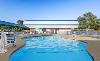 Super 8 by Wyndham Commerce