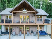 NEW! - Fish the CREEK/Mountain VIEWS/mini-GOLF/hot tub/3 acres/Dog friendly