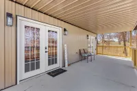 1 Bedroom Pet Friendly Guest House at Sunset Family Lake House with dock access Hotels in Creal Springs