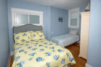 2 bdr historic house located one block/walking distance to downtown St. Joe!